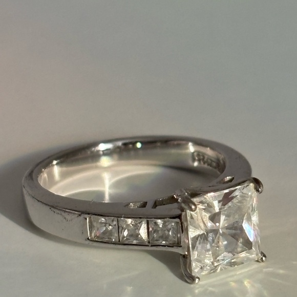 Sterling silver Cubic Zirconia princess cut ring - Picture 10 of 13